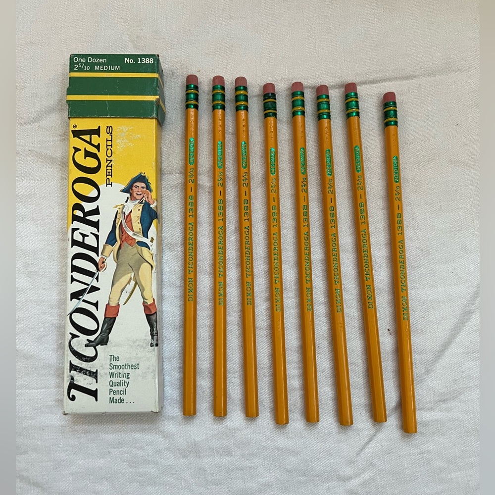 8 Dixon Ticonderoga 1388 Pencils 2 5/10 Medium Vintage USA